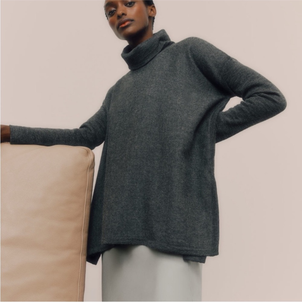 Cuyana charcoal gray alpaca turtleneck sweater